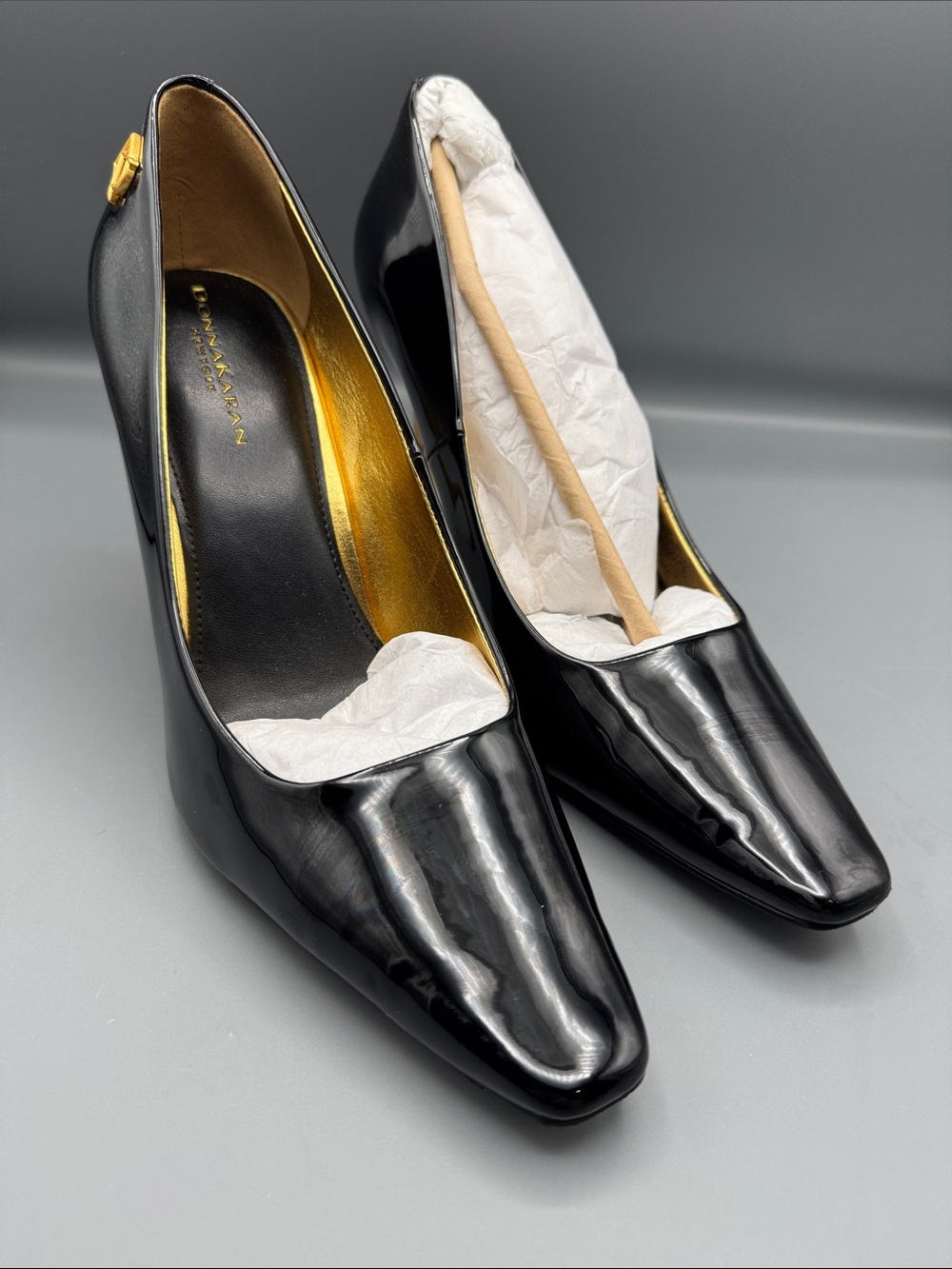 Donna Karan SAVITA HIGH PUMPs